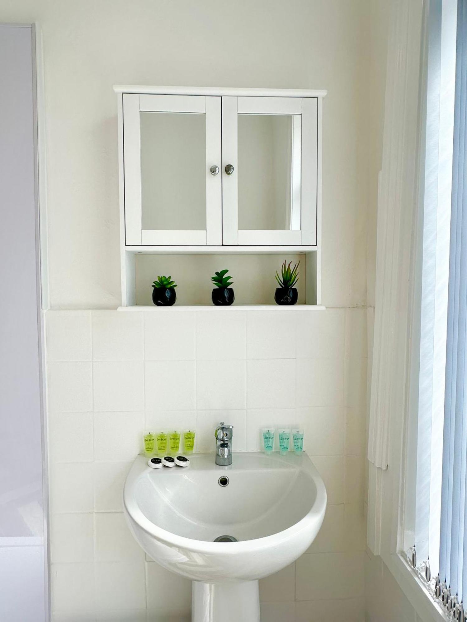 Вілла Cosy & Modern 4Bd House Near Anfield Stadium Ліверпуль Екстер'єр фото